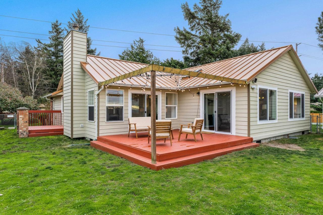 @ Marbella Lane - Wave House, Your Oceanfront Retreat! Oak Harbor Exterior photo