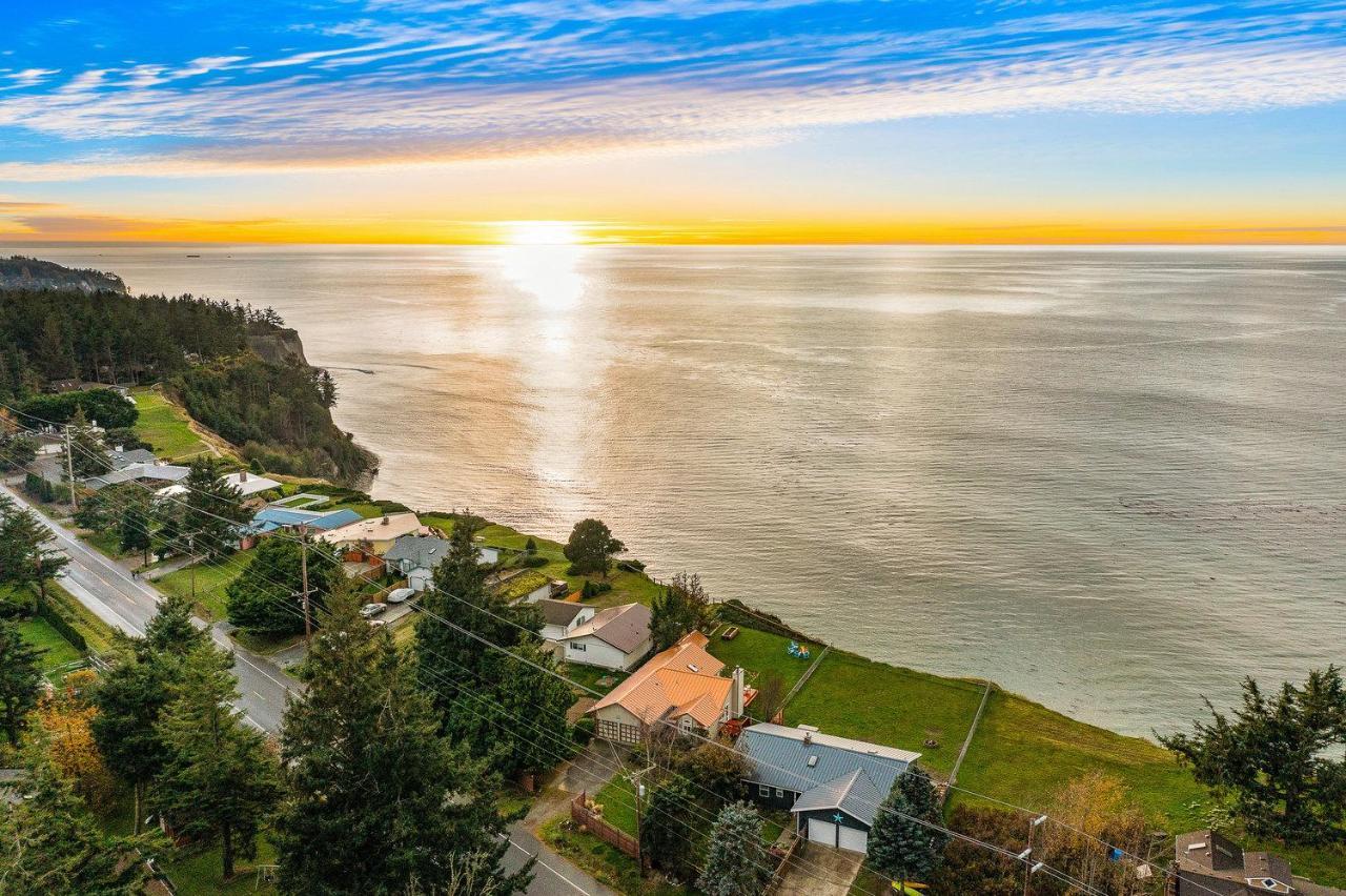 @ Marbella Lane - Wave House, Your Oceanfront Retreat! Oak Harbor Exterior photo
