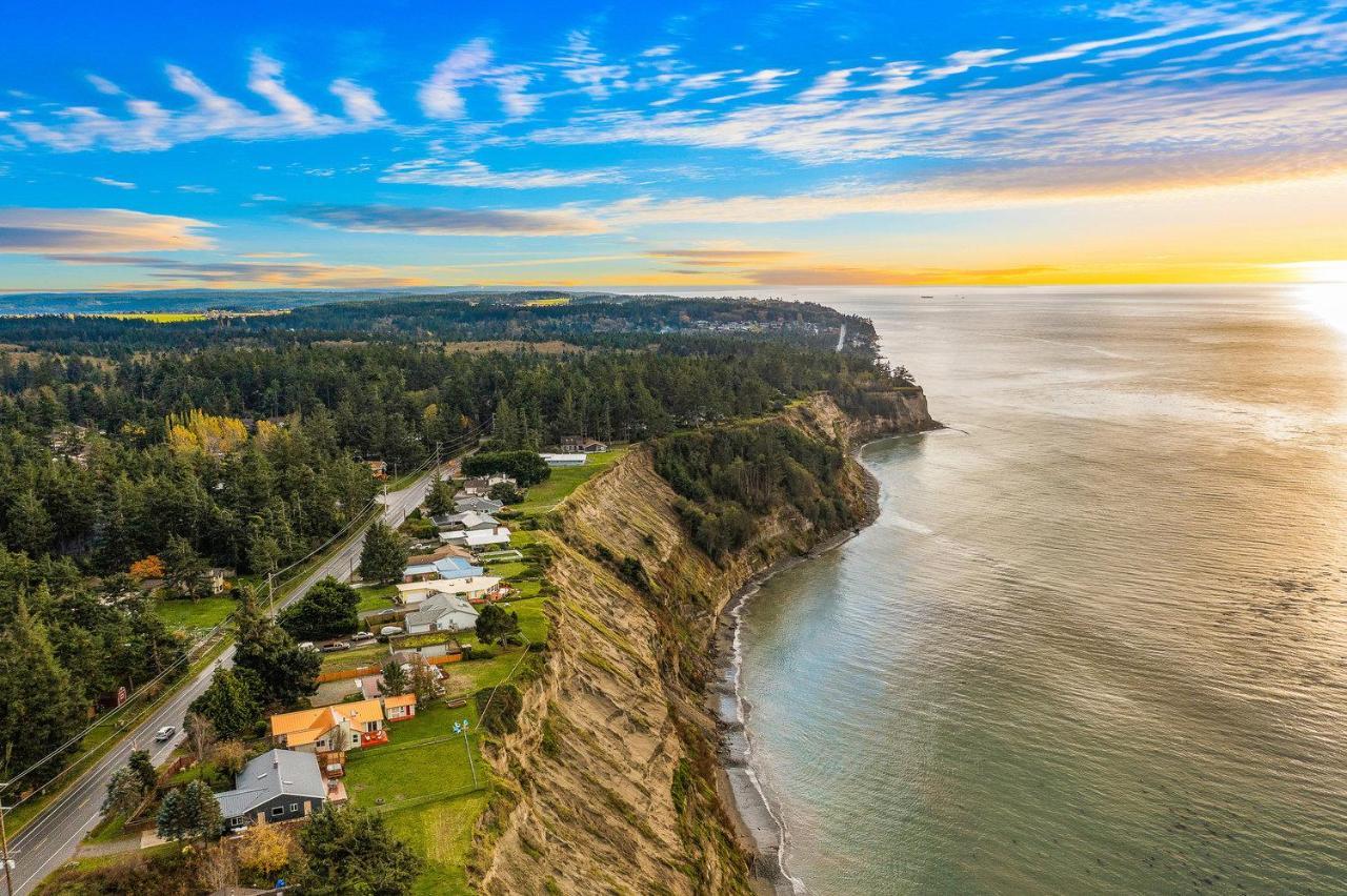 @ Marbella Lane - Wave House, Your Oceanfront Retreat! Oak Harbor Exterior photo