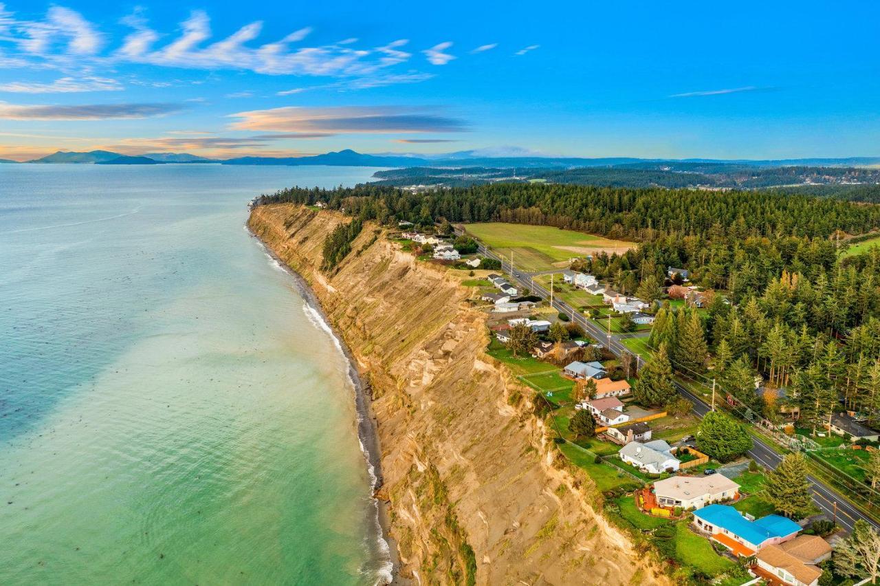 @ Marbella Lane - Wave House, Your Oceanfront Retreat! Oak Harbor Exterior photo