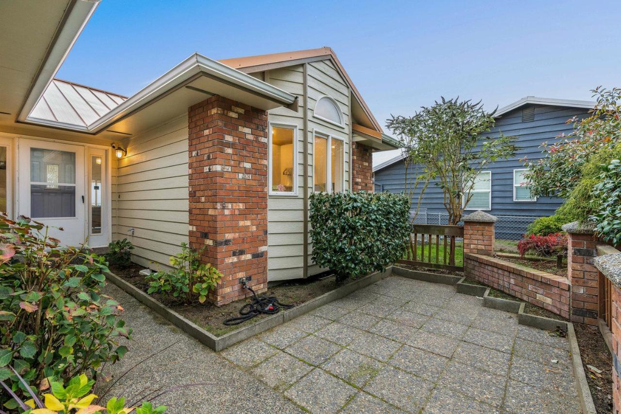 @ Marbella Lane - Wave House, Your Oceanfront Retreat! Oak Harbor Exterior photo